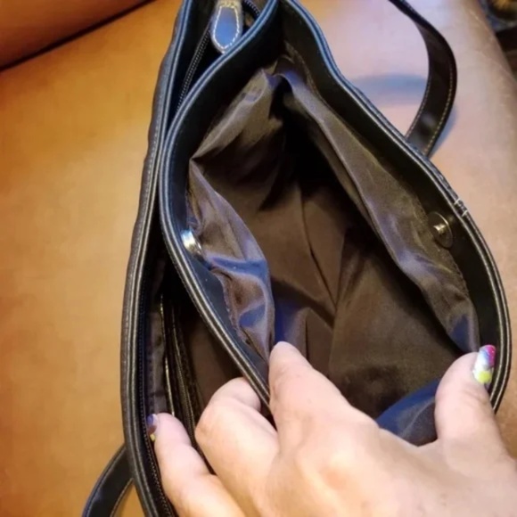 Classic Pebbled Leather Shoulder Bag w zipper details - Picture 10 of 15